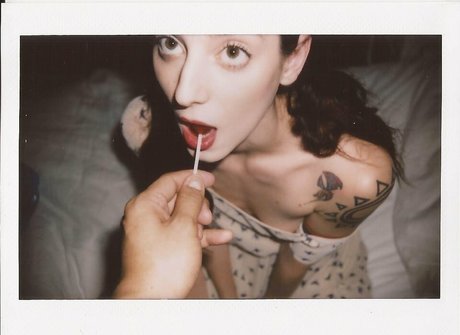 Cam Damage erotic model picture