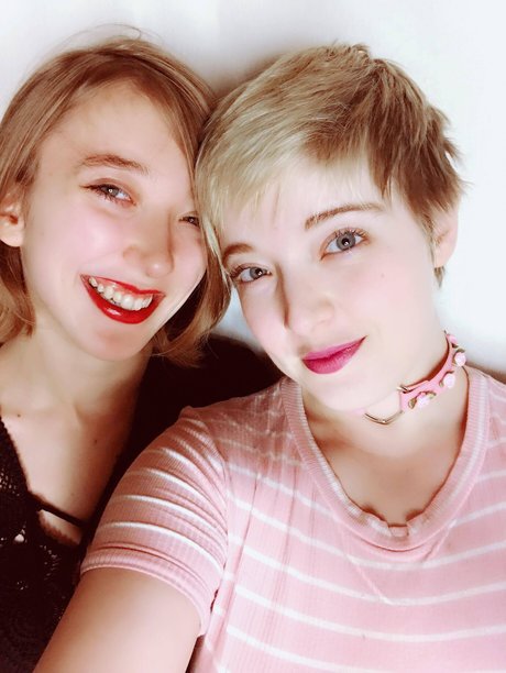 Carmex model pretty images