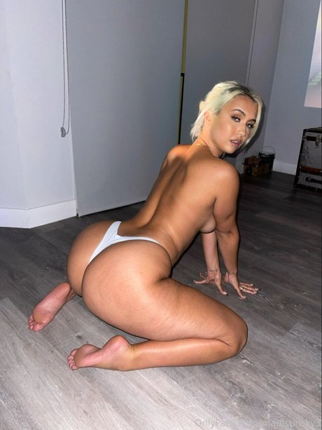 Madisun Sky star erotic galleries