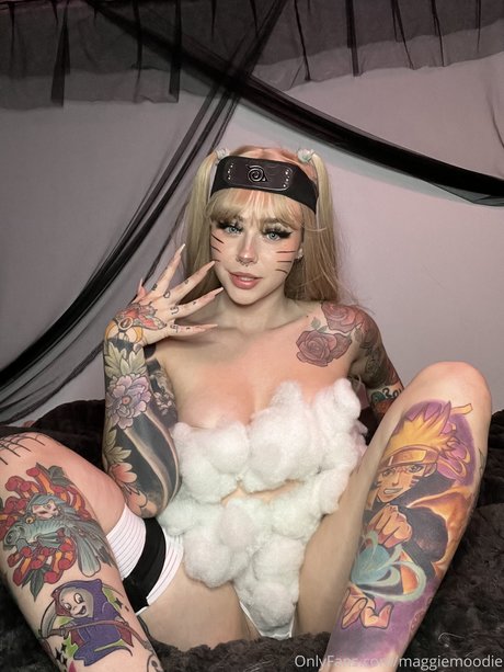 Moodie Maggie hot pornstar pics