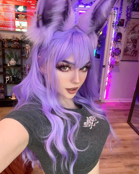 Eevee Davis erotic pornstar gallery