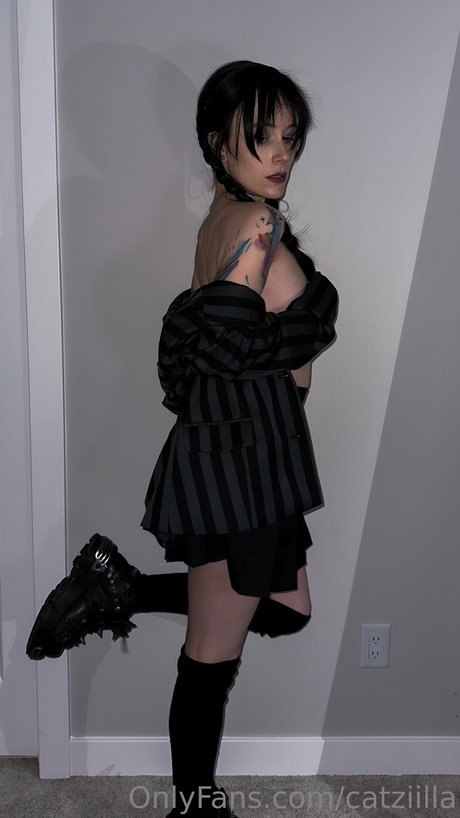 Catziilla naked model gallery