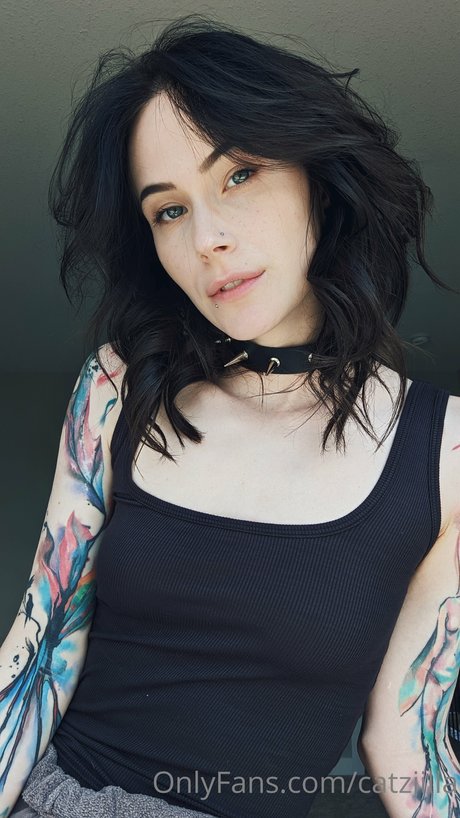 Catziilla nude model photo