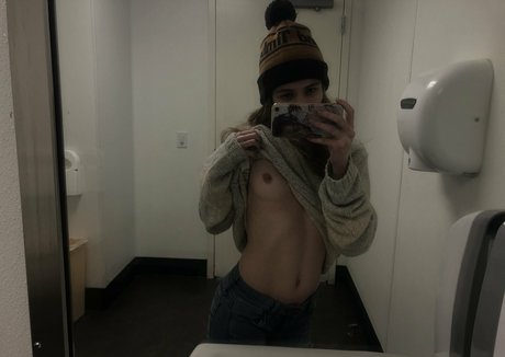 baddieve exclusive pornstar img