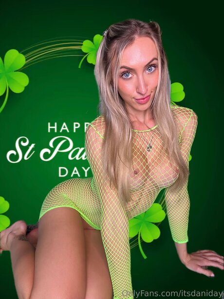 ItsDaniDay star hot pics