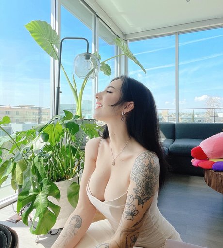 Nami Mami Lune high quality model picture