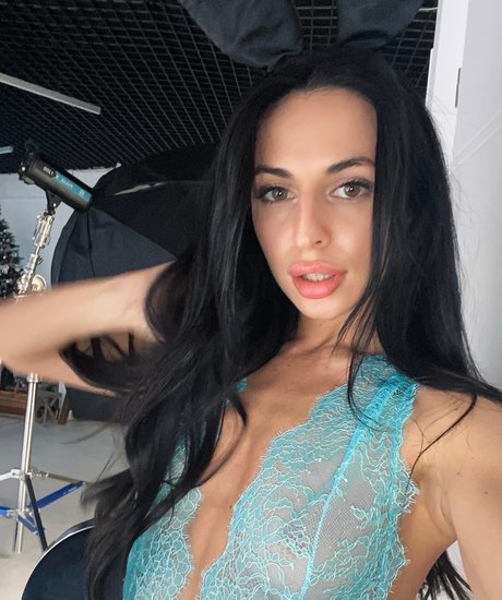 Kitana Young model nudes image