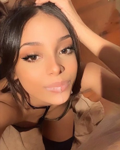 Angel Rhodes model nice img