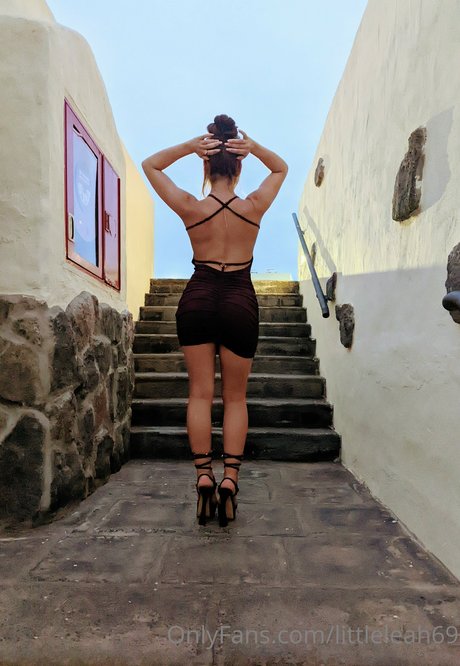 LITTLE LEAH sexy star pic