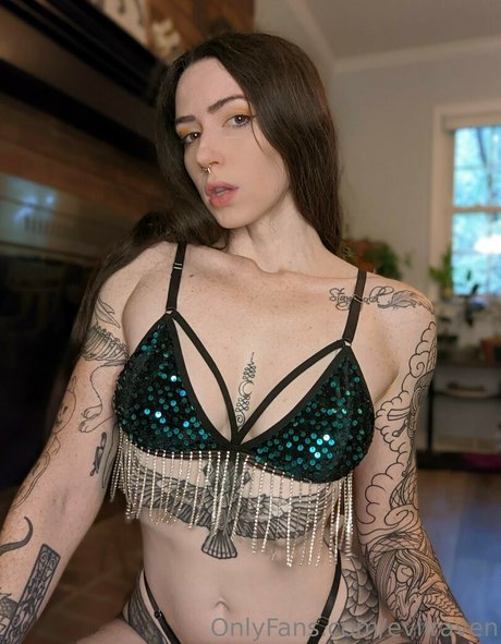 evilraven nude star pic