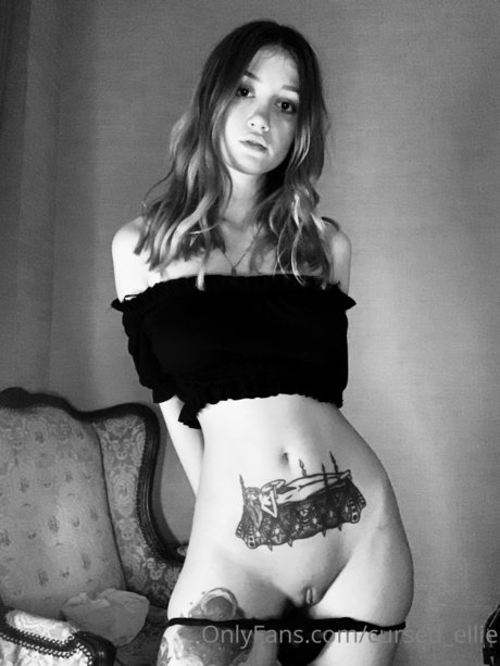 Cursed Ellie erotic model photo