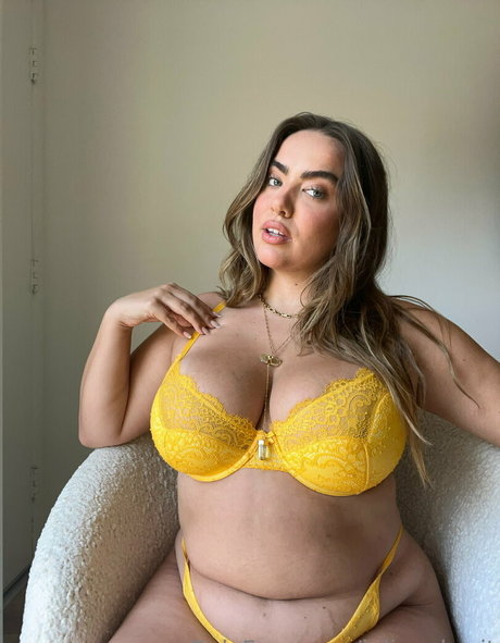 Julia Berit model perfect picture