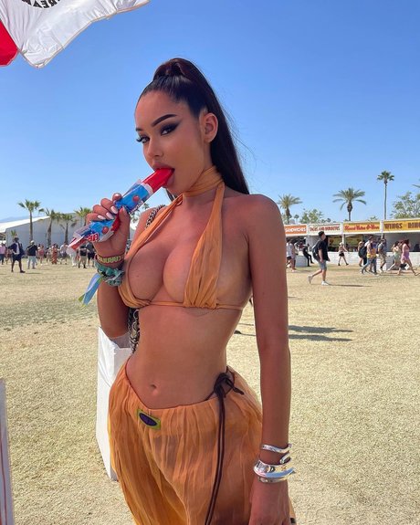 Janet Guzman model hd pic