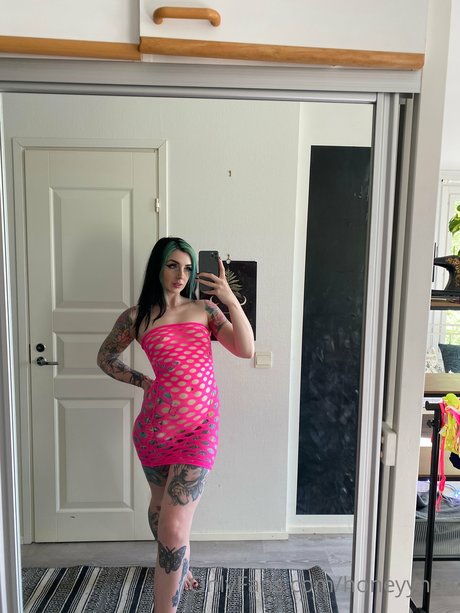 Honeyy Noir star naked image