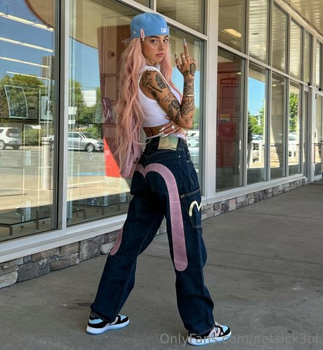 Notsick3_ erotic pornstar photo