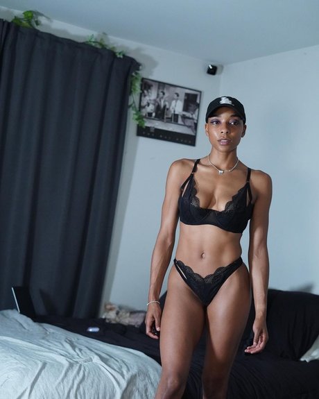 Frankiiy beautiful actress images