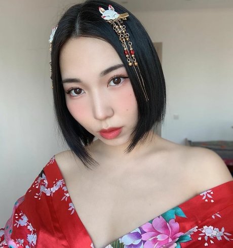 Ninja Vi model nice photo