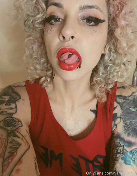 vanpsuicide nudes actress pics