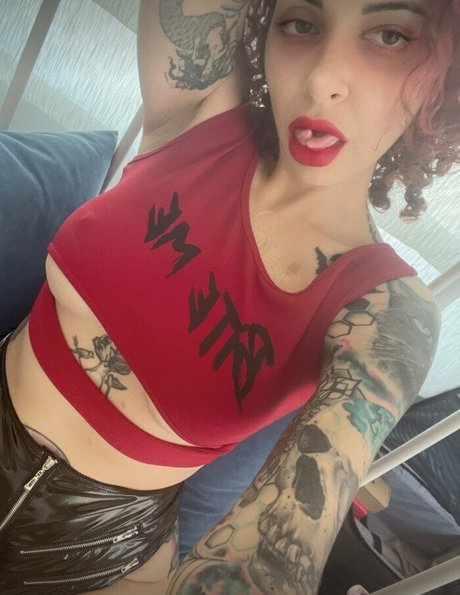 vanpsuicide model nudes picture