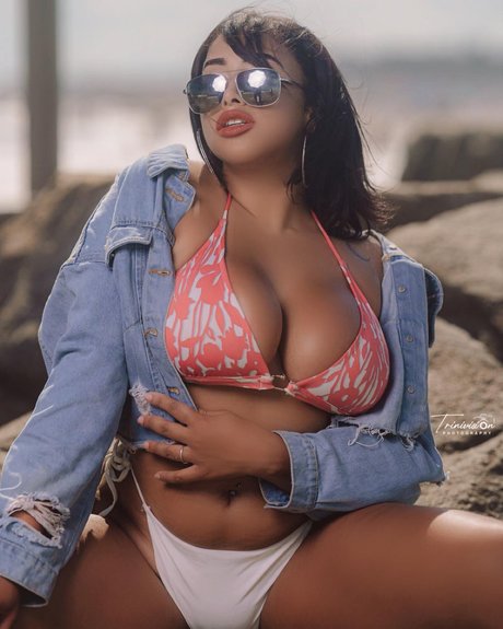 CRISTINA CELI hot star img