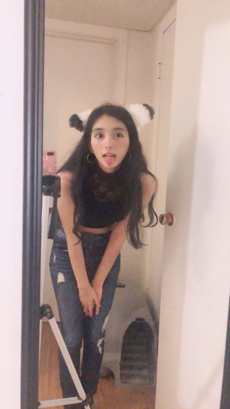 hinawynne pretty model img