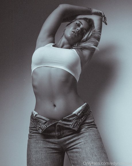 Edyn Mackney star nude photos