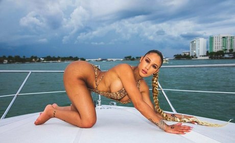 tall busty onlyfans best pictures