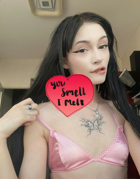 Ady Dark pretty model pic