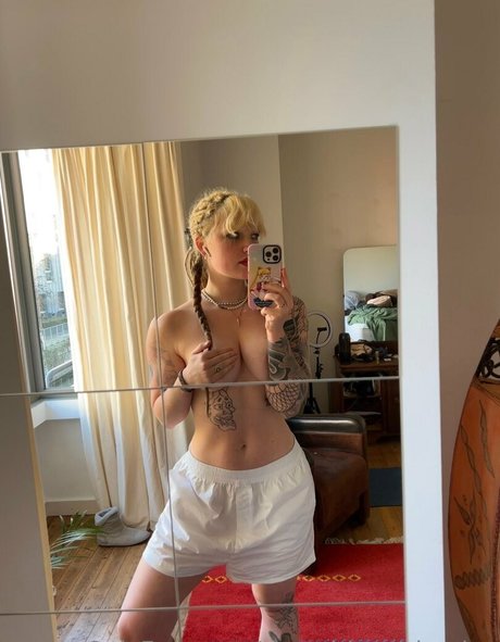 tweetylau nude model image