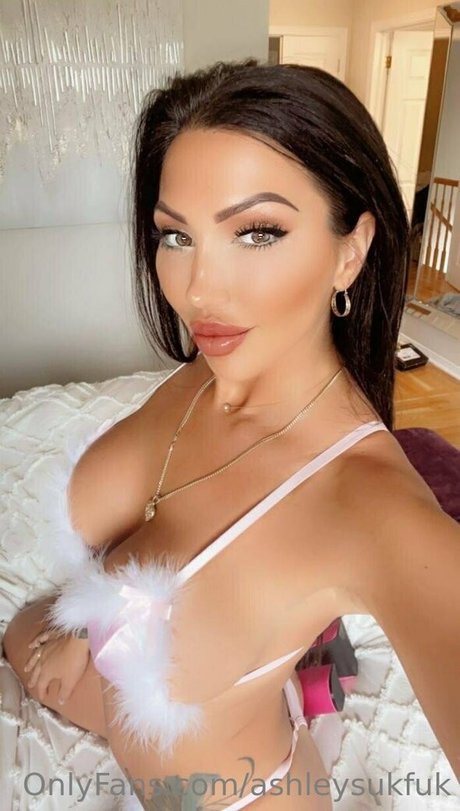 Ashley Suk Fuk naked model photo