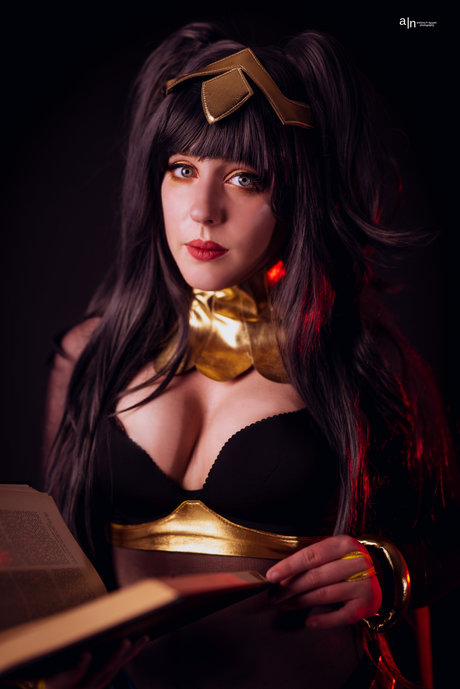 Anya Braddock sexy model img