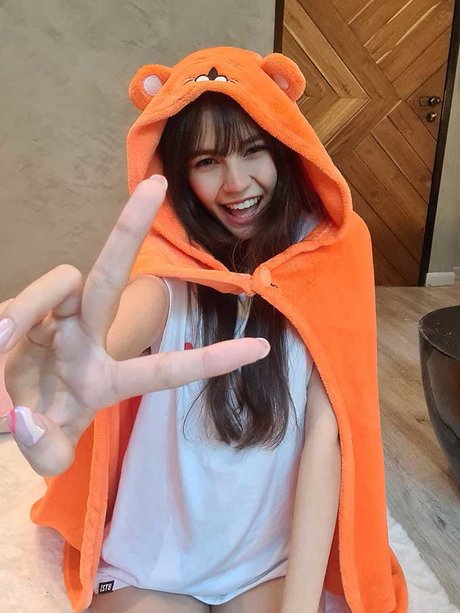 Isabelle haris model pics