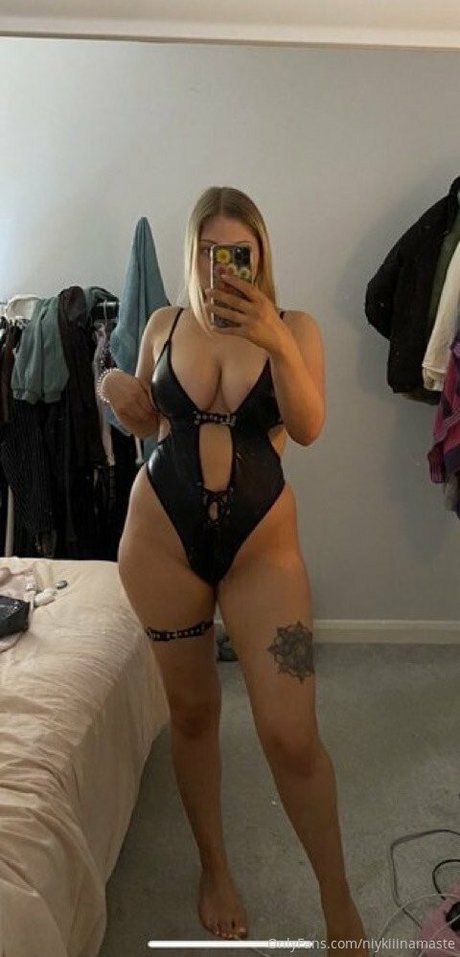 Niykiii Namaste model naked images