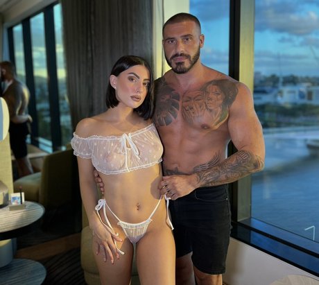 MR ICONIC pretty actress picture