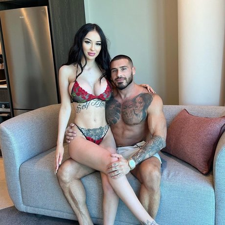 MR ICONIC pretty model photo