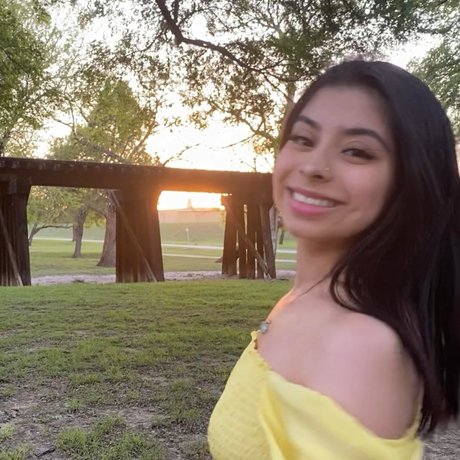 dayzevana model top image