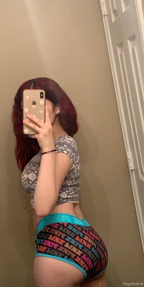 dayzevana hot model img