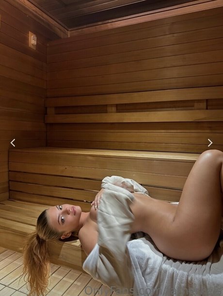 Kelsey Calemine pornstar xxx images