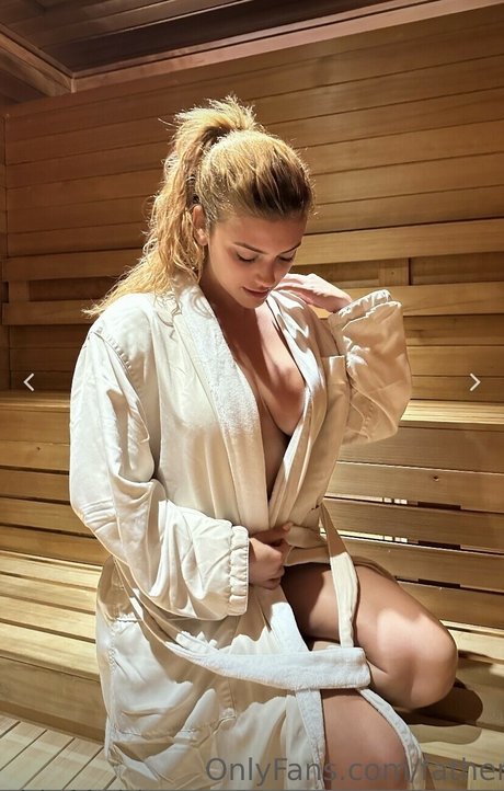 Kelsey Calemine pornstar nude picture