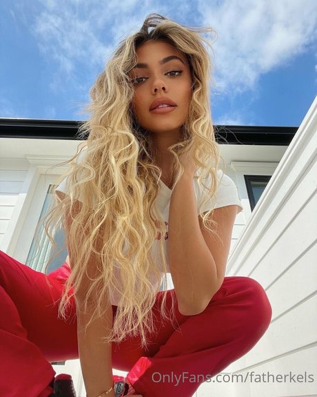 Kelsey Calemine top actress image