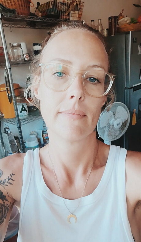 breastmom pornographic star img