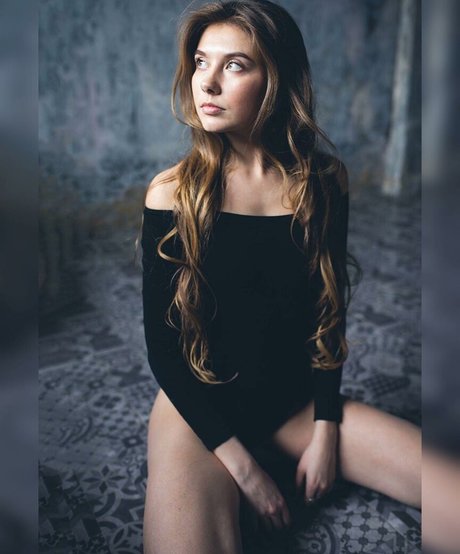 Jasminjass model top img