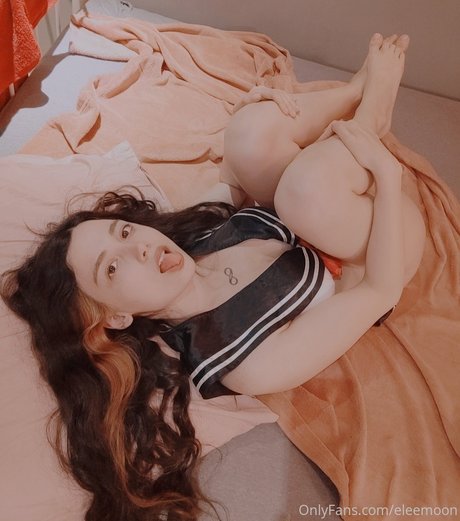 Eleemoon pretty pornstar photos