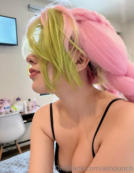 Ashounch nudes model picture