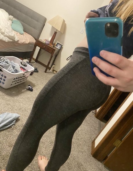 Scarlett Williams erotic star photo