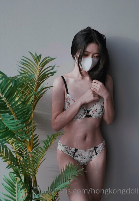 Hong Kong Doll art model pic