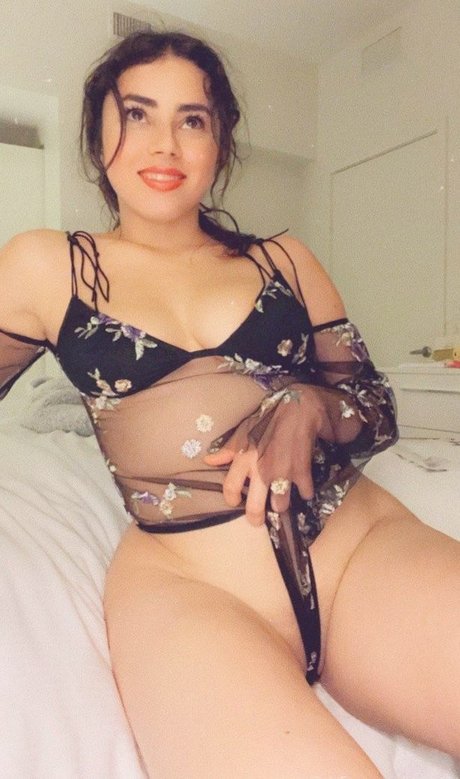 hollyoly pornstar top photo