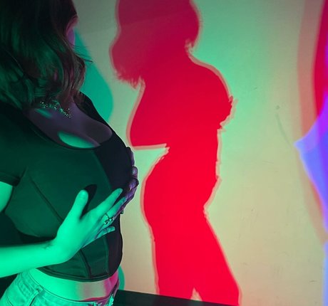 Riley F erotic star img