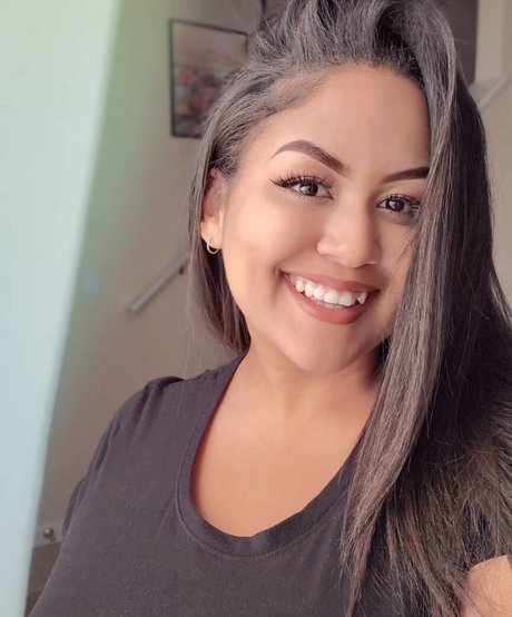 uilanibabe model adult pictures