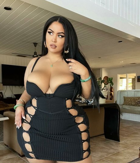 uilanibabe naked model photos